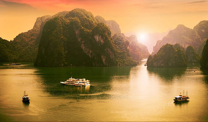 [Infographic] Ha Long Bay a stunning seaside spot to watch sunrise, sunset